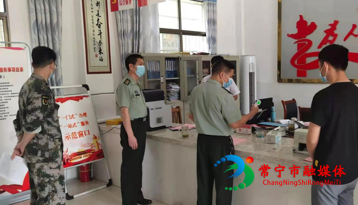 8月3日,常宁市委常委,人武部部长邹文兵到天堂山办事处督导疫情防控