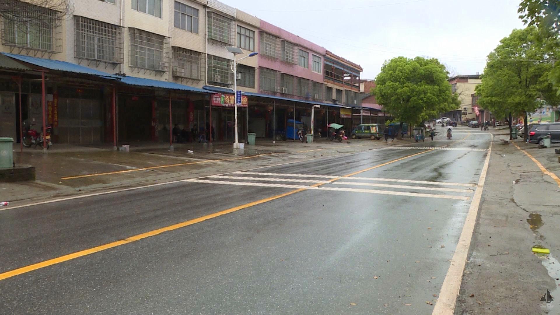 柏坊镇:马路市场整治见成效 经营户规范经营不占道