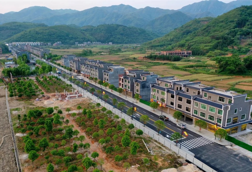 常宁阔步新征程奋力犇向前