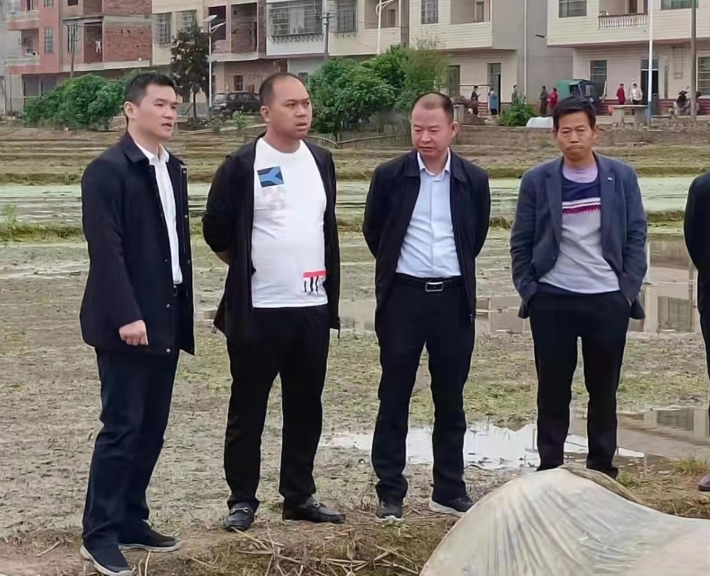 常宁市人民政府门户网站-市领导到曲潭街道督导粮食生产工作