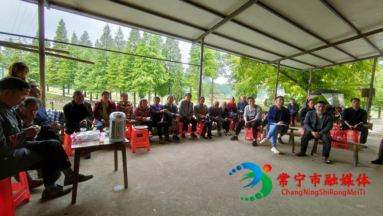 蓬塘乡大评小奖进湾场屋场恳谈促振兴