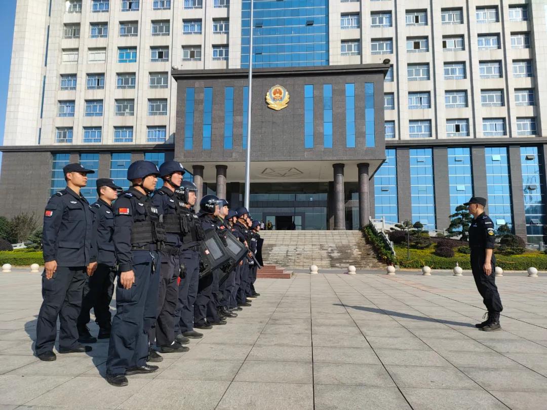 巡特警大队特邀支队教官现场指导实战大练兵活动