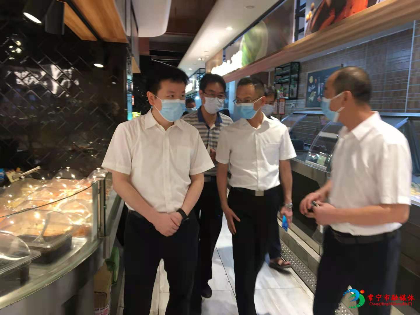 邹雄杰到城区商贸流通领域督查疫情防控工作